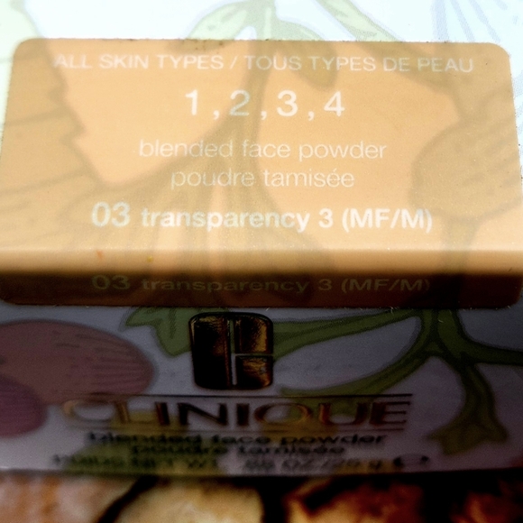NEW CLINIQUE Blended Face Powder - Picture 2 of 3